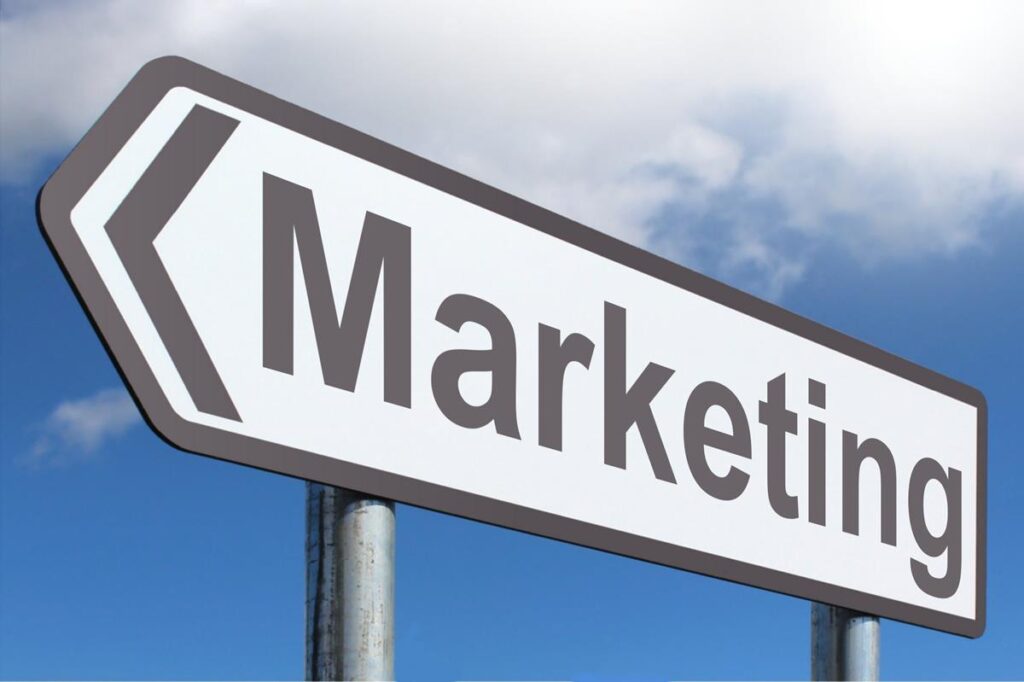 a sign with an arrow pointing left that says marketing.